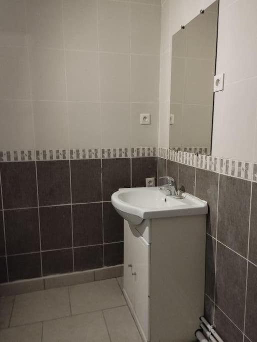 Appartement Agreable Maison Avec Parking Gratuit à Amiens Extérieur photo